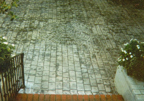 Pattern: Cobblestone Driveway with Circle | Color: Charcoal Gray